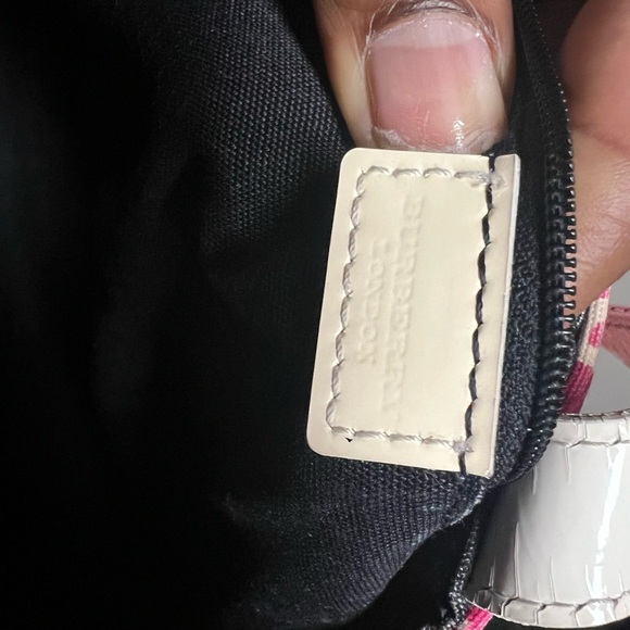Authentic Burberry - Picture 12 of 15